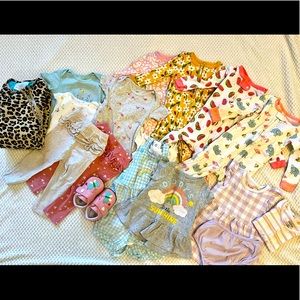 SOLD - 18M girl’s clothing bundle